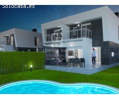 Chalet en primera linea de playa con amplias terrazas