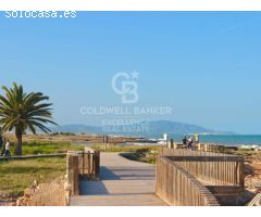 Chalet en primera linea de playa con amplias terrazas