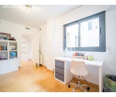 Ático moderno con vistas panorámicas, garaje y trastero
