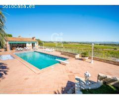 Villa de lujo en urbanización exclusiva Sierra Perenchiza, 556m2, piscina e