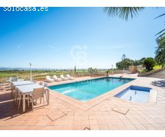 Villa de lujo en urbanización exclusiva Sierra Perenchiza, 556m2, piscina e