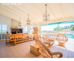 Villa de lujo en urbanización exclusiva Sierra Perenchiza, 556m2, piscina e