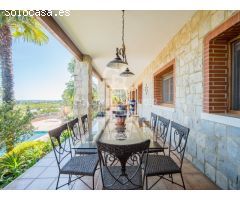 Villa de lujo en urbanización exclusiva Sierra Perenchiza, 556m2, piscina e