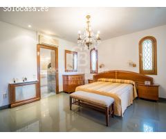 Villa de lujo en urbanización exclusiva Sierra Perenchiza, 556m2, piscina e