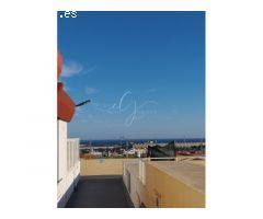 ÁTICO CON TERRAZA DE TRES DORMITORIOS