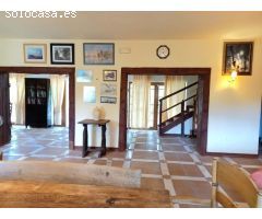 ¡FANTASTICA VILLA INDEPENDIENTE CON PISCINA EN ENTRERRIOS, MIJAS!