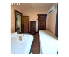 ¡FANTASTICA VILLA INDEPENDIENTE CON PISCINA EN ENTRERRIOS, MIJAS!