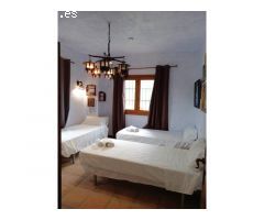 ¡FANTASTICA VILLA INDEPENDIENTE CON PISCINA EN ENTRERRIOS, MIJAS!