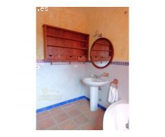 ¡FANTASTICA VILLA INDEPENDIENTE CON PISCINA EN ENTRERRIOS, MIJAS!