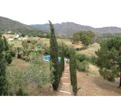 ¡FANTASTICA VILLA INDEPENDIENTE CON PISCINA EN ENTRERRIOS, MIJAS!