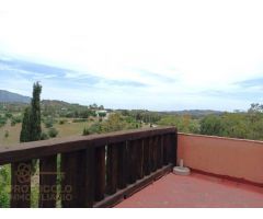 ¡FANTASTICA VILLA INDEPENDIENTE CON PISCINA EN ENTRERRIOS, MIJAS!