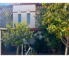 Casa grande en el centro del pueblo