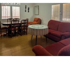 Casa grande en el centro del pueblo