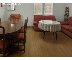 Casa grande en el centro del pueblo