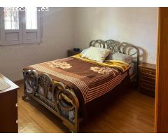 Casa grande en el centro del pueblo