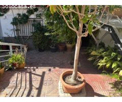 Casa grande en el centro del pueblo