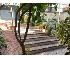 Casa grande en el centro del pueblo