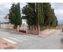 Parcela urbana en esquina en Urbanización el Ventorrillo