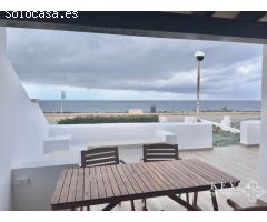 Frente al mar, tres habitaciones, dos baños, recién reformado