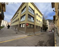 Apartamento renovado con estilo y gran patio luminoso