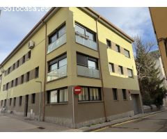 Apartamento renovado con estilo y gran patio luminoso