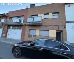 Apartamento renovado con estilo y gran patio luminoso