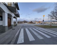 Apartamento renovado con estilo y gran patio luminoso