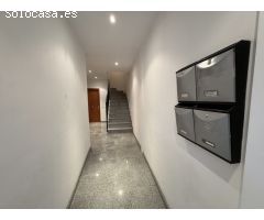 Apartamento renovado con estilo y gran patio luminoso