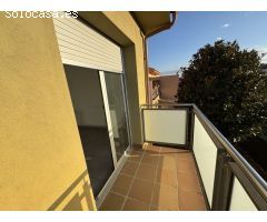Apartamento renovado con estilo y gran patio luminoso