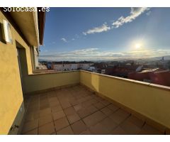 Apartamento renovado con estilo y gran patio luminoso
