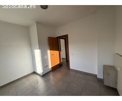 Apartamento renovado con estilo y gran patio luminoso