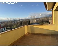 Apartamento renovado con estilo y gran patio luminoso