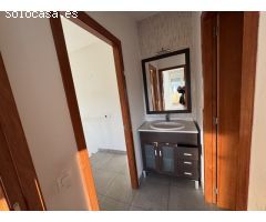 Apartamento renovado con estilo y gran patio luminoso