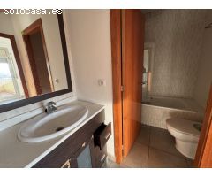 Apartamento renovado con estilo y gran patio luminoso