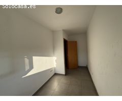 Apartamento renovado con estilo y gran patio luminoso