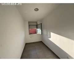 Apartamento renovado con estilo y gran patio luminoso