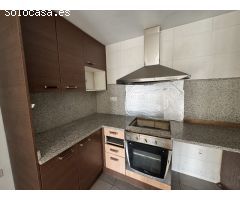 Apartamento renovado con estilo y gran patio luminoso
