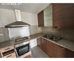 Apartamento renovado con estilo y gran patio luminoso