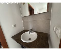 Apartamento renovado con estilo y gran patio luminoso