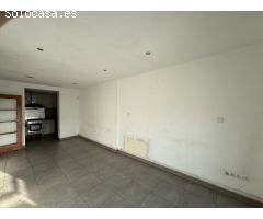 Apartamento renovado con estilo y gran patio luminoso