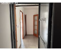 Apartamento renovado con estilo y gran patio luminoso