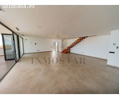 Exclusiva villa de lujo con vistas panorámicas al mar y la montaña