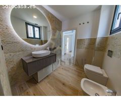 Exclusiva villa de lujo con vistas panorámicas al mar y la montaña