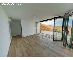 Exclusiva villa de lujo con vistas panorámicas al mar y la montaña