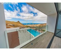 Exclusiva villa de lujo con vistas panorámicas al mar y la montaña