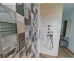 Exclusiva villa de lujo con vistas panorámicas al mar y la montaña