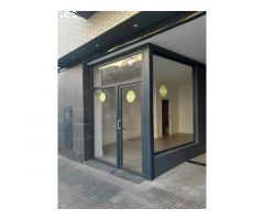 SEMINUEVO EN EJE COMERCIAL