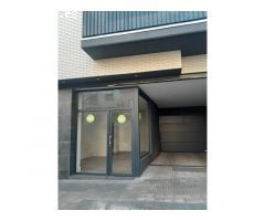 SEMINUEVO EN EJE COMERCIAL
