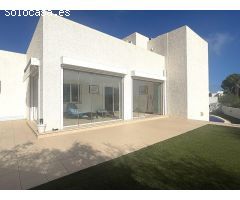 Villa de 2 dormitorios con piscina y vistas al mar en venta en Mojacar playa