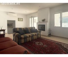 Villa de 2 dormitorios con piscina y vistas al mar en venta en Mojacar playa